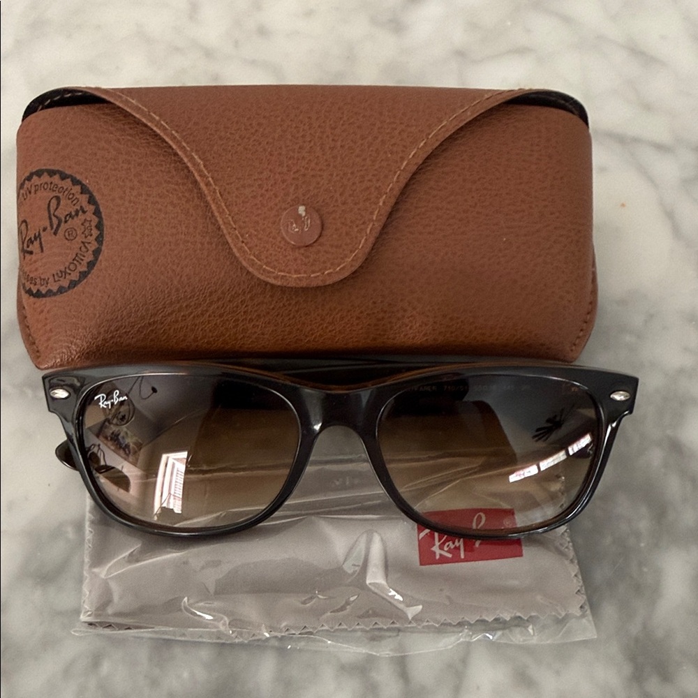 Ray-Ban RB2132 NEW WAYFARER